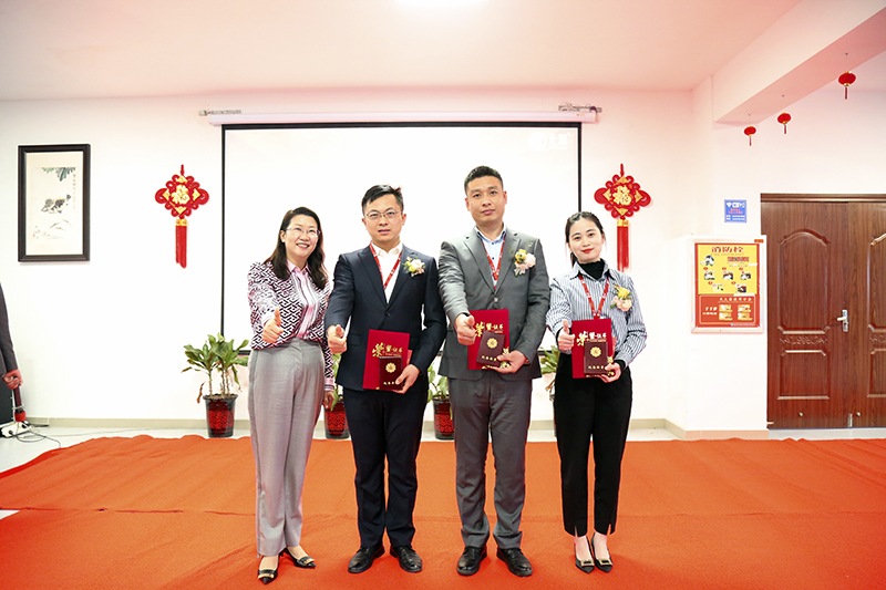 利澳国际注册科技隆重举行2021年度颁奖典礼暨第五届利澳国际注册英才奖颁奖盛典